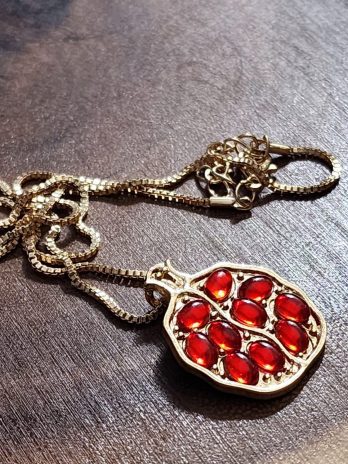 Pomegranate Fruit Pendant Necklace with Red Seed Accents – Golden Metal Chain Jewelry