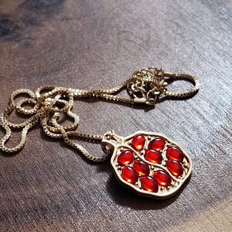 Pomegranate Fruit Pendant Necklace with Red Seed Accents – Golden Metal Chain Jewelry - Image 2