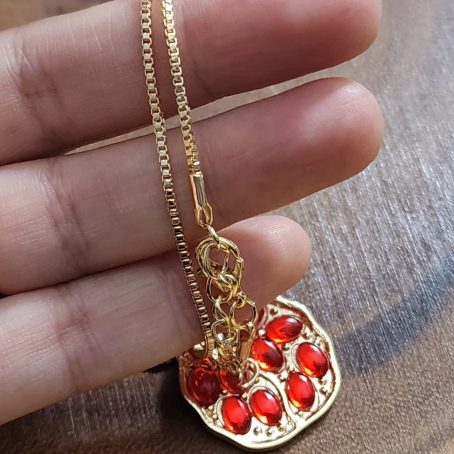 Pomegranate Fruit Pendant Necklace with Red Seed Accents – Golden Metal Chain Jewelry - Image 3