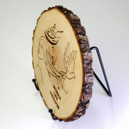 "زن، زندگی، آزادی" ("Woman, Life, Freedom") Quote on Rustic Bark Round Plaque - Farsi & English Engraving - Image 3